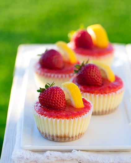 Strawberry Lemonade Cheesecake Cupcakes