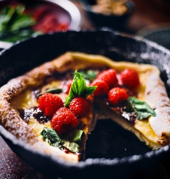Dutch baby with chocolate, raspberries and mint